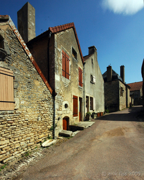 Flavigny sur Ozerain - click to continue