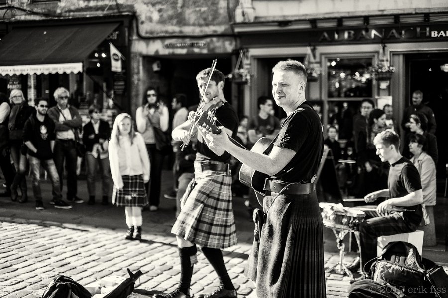 Royal Mile 2 - click to continue